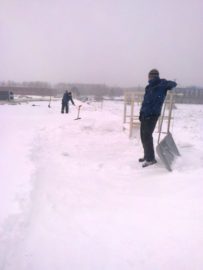 Очистка кровли от снега Очистка кровли от снега